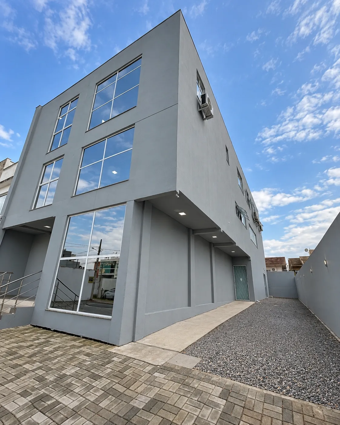 Fachada do prédio da fábrica Lunfe em Itajaí