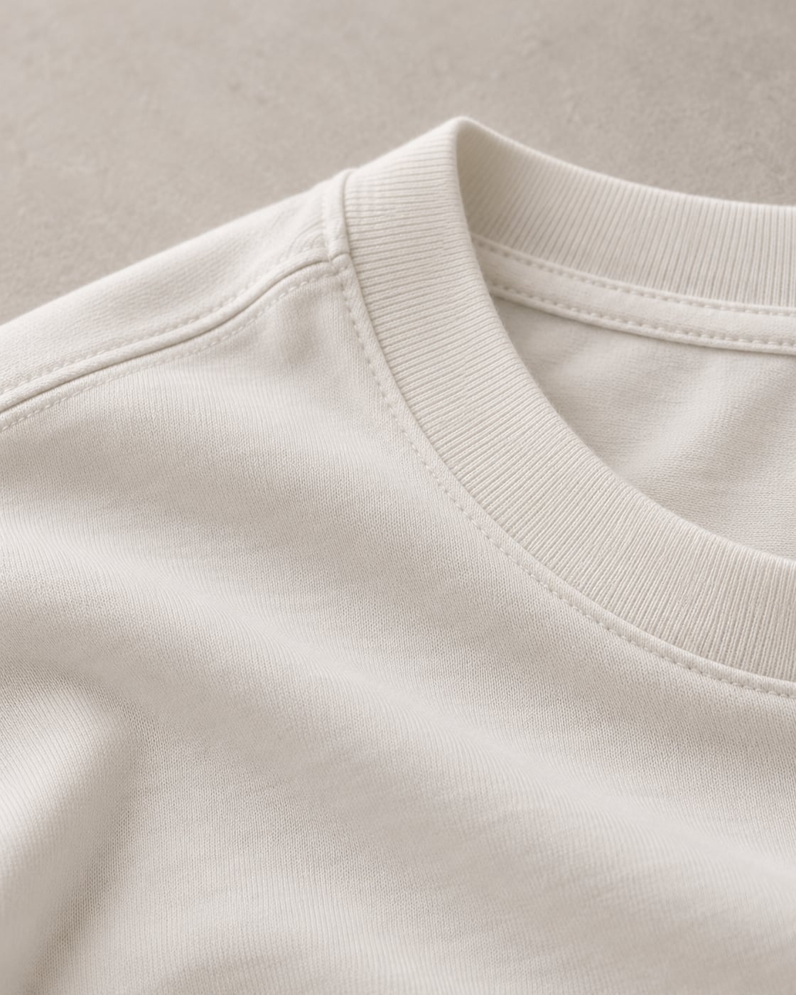 Gola de camiseta off-white em macro feita em Malha Pima Cotton